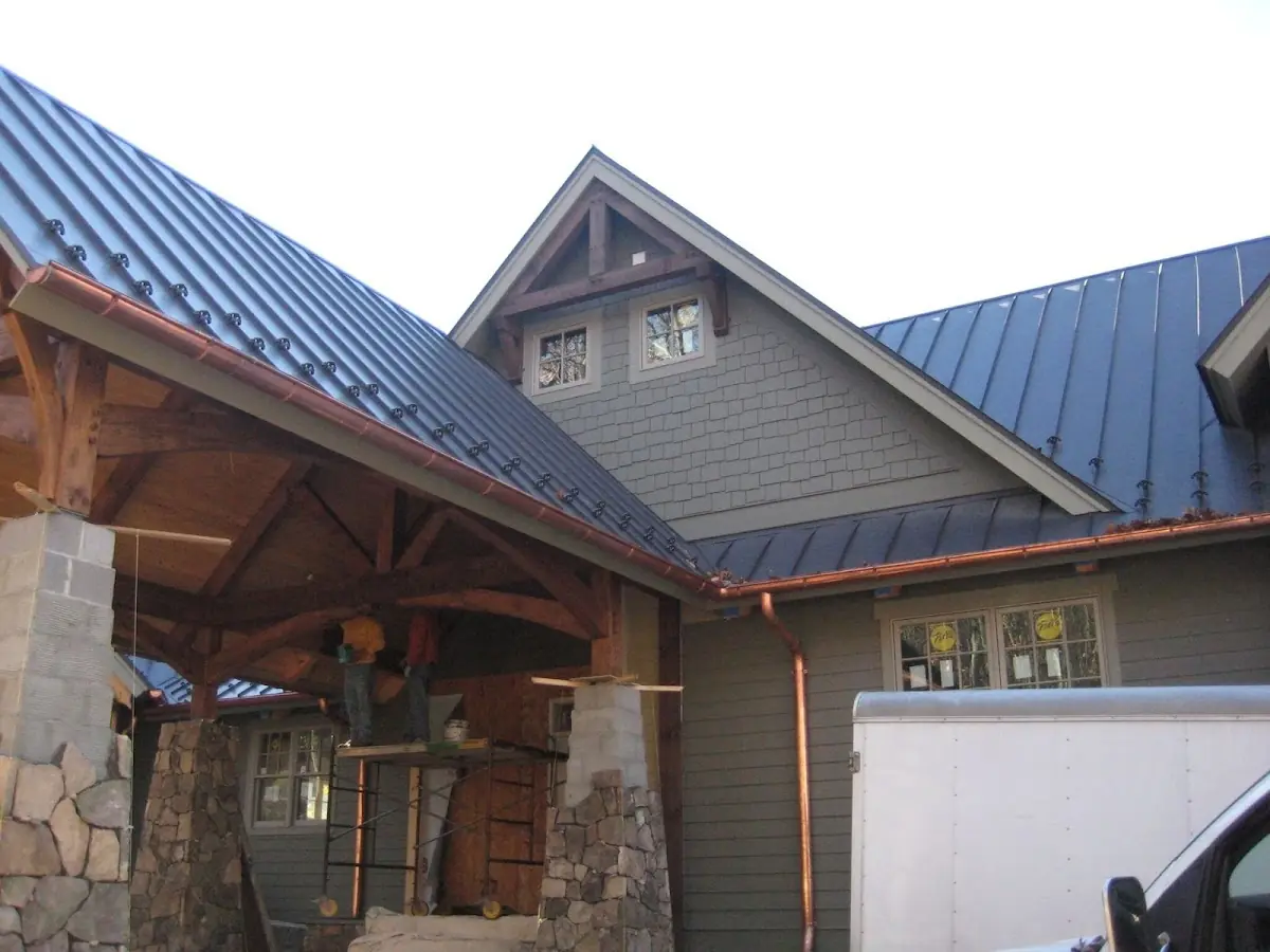 Craftsman Roofing team delivering quality roofing work in Navelencia